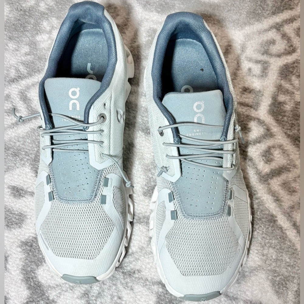 On Cloud Running Women’s Surf/Cobble Cloud 5 Running Shoes Size 9